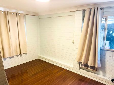 Charming Home in Prime Wishart Location - School Catchment & Convenience! Tropical Retreat in Wishart - Sparkling Pool & Garden Paradise! - Photo 2