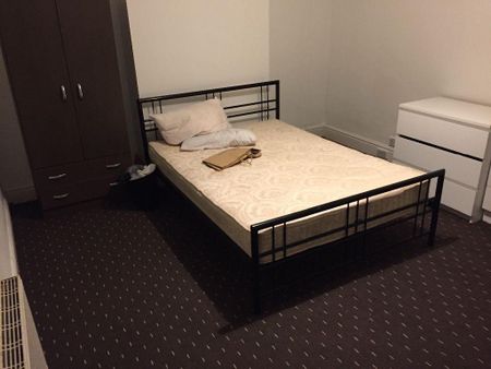 1 bedroom in a house share to rent - Photo 4