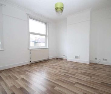 Douglas Road, Hornchurch, Essex, RM11 - Photo 5