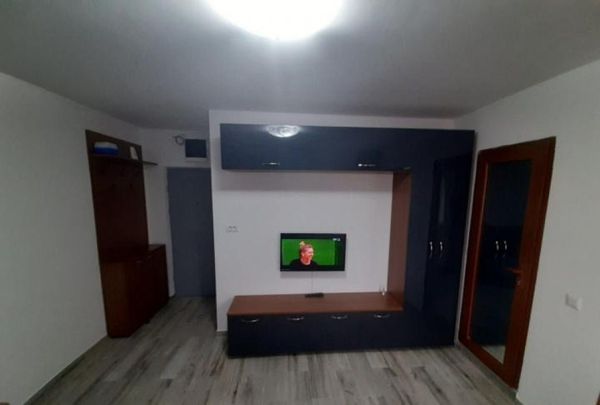 Dristor etaj 10 confort 2 - Fotografie 1