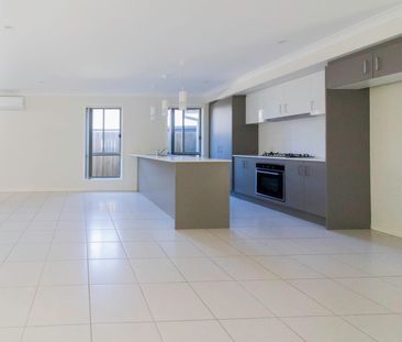 Modern 4 Bedroom Home In Quiet Location - Photo 6