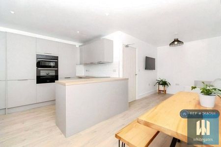 1 bedroom in a house share to rent - Photo 4