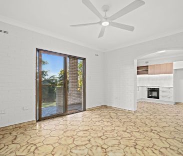 Beautifully refurbished home with bush and ocean views - Electricit... - Photo 1