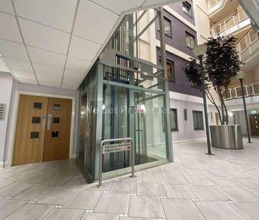 Lake House, Castlefield, M15 - Photo 2