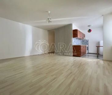 Pronájem bytu 1+kk, ulice Brožíkova, Brno-Lesná - Photo 1