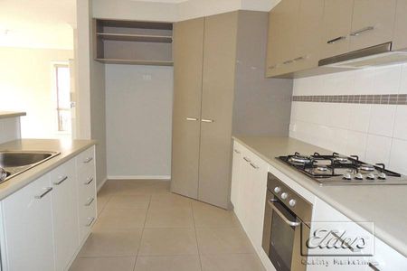 Well maintained two bedroom unit in a prime location - Photo 4