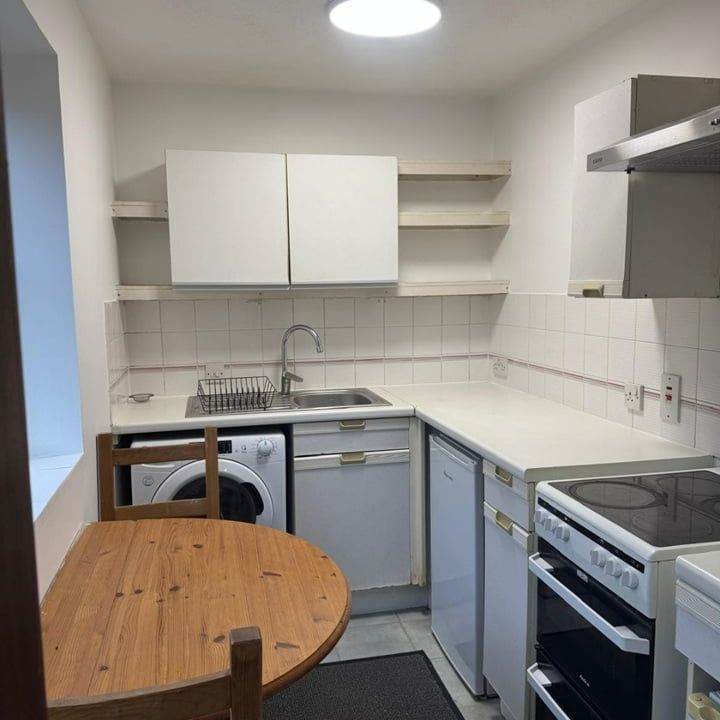 Studio Flat, Vicars Bridge Close, HA0 - Photo 1