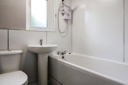 2 bedroom semi-detached house to rent - Photo 4