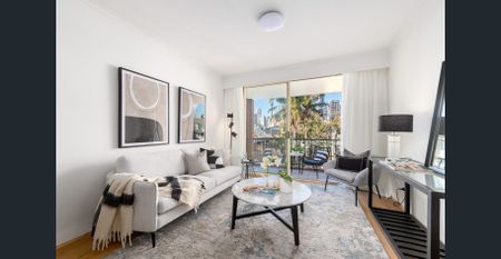 Stunning Ultra Contemporary Living - Photo 2