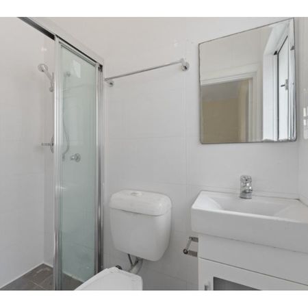 Affordable Room with Private Bathroom and Living Room/Study in Conveniently Located Guest House - Photo 4