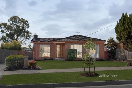 33 Collendina Crescent, Greensborough - Photo 2