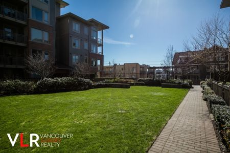 Condo in North Vancouver, BC - Photo 2