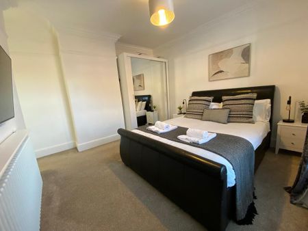 4 bedroom terraced house to rent - Photo 2