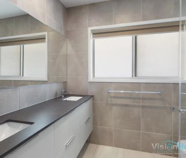 “Big Spacious Family Home !!!!” - Photo 5