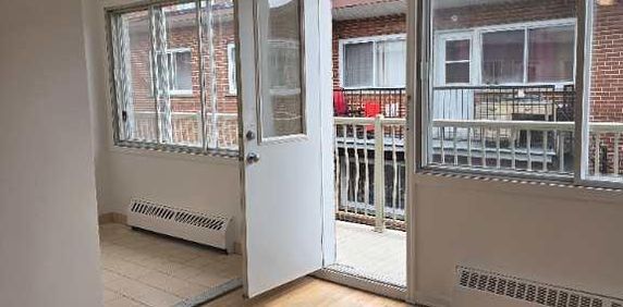 3 1/2 Renove Chauffage Eau Chaude Inclus - Photo 2