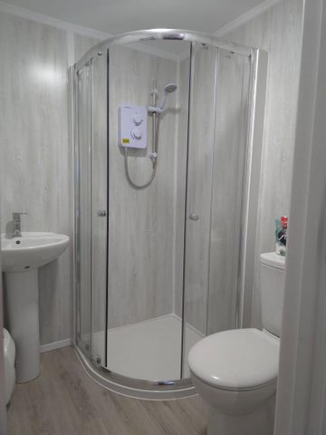 1 bedroom in a house share to rent - Photo 4