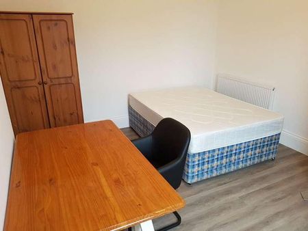 Burford Road // Bed Student House, NG7 - Photo 4