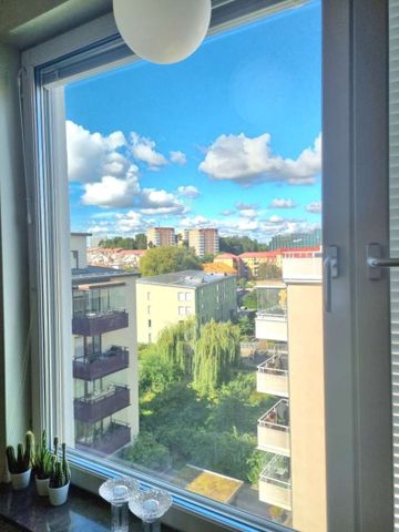 An apartment in frösunda on the 6th floor with high ceilings. - Foto 3