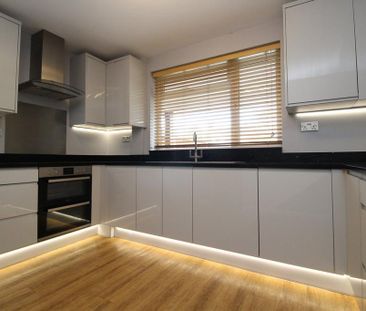 4 bedroom detached house to rent - Photo 5