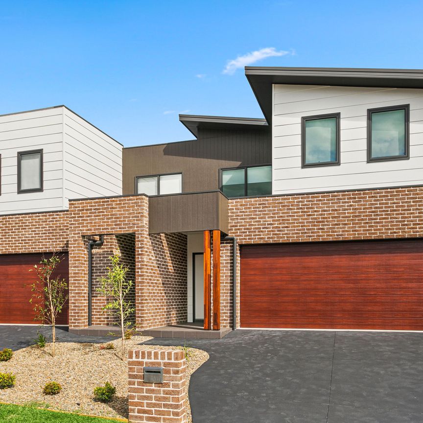 Family Modern Home - Photo 1