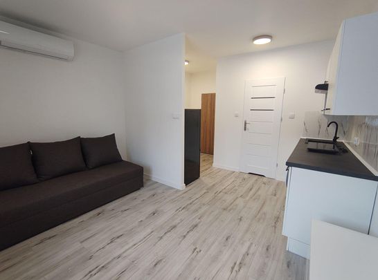 Funkcjonalna kawalerka. 1500 miesięcznie z mediami - Photo 1