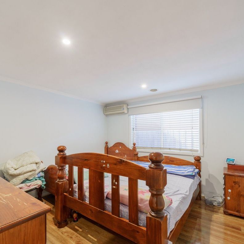 3 BEDROOM HOME IN CRANBOURNE WEST! - Photo 1