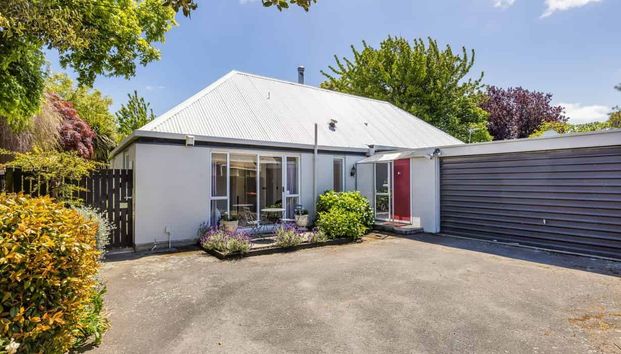 Charming 3BR Home in Bryndwr - Photo 1