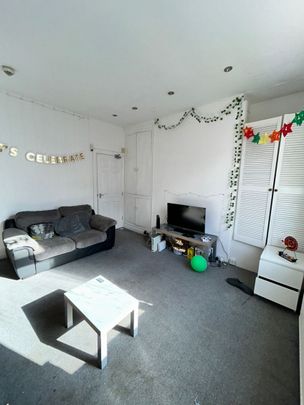 Hartley Crescent, Woodhouse, LEEDS, West Yorkshire - Photo 1