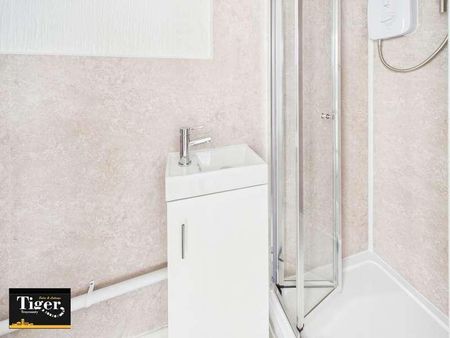 Moore Street, Blackpool, FY4 - Photo 3