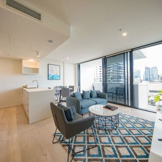 Furnished 2 Bed 2 Bath + 1 Carpark with Stunning Views - Photo 1