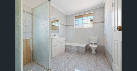 Well-Presented Villa with Private Yard - Photo 3