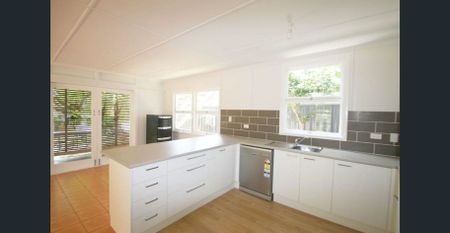 Beachside Living 3 Bedroom Flat – 300m from the Sand at Woorim - Photo 5