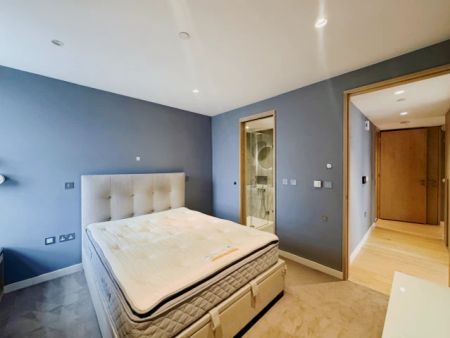 2 Bedroom 2 Bathroom Flat56 - Photo 3