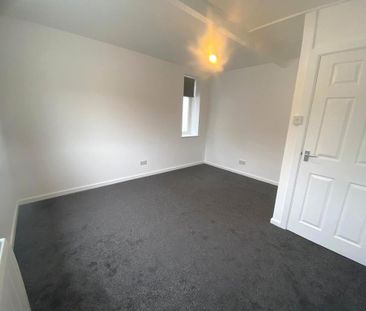 3 bedroom flat to rent - Photo 3