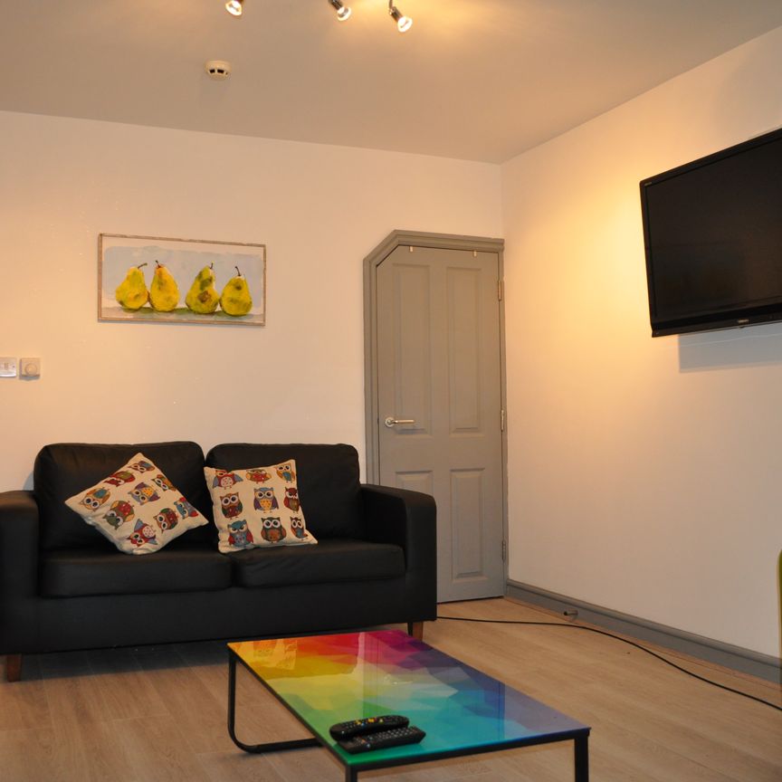 15 TEIGNMOUTH ROAD - Photo 1