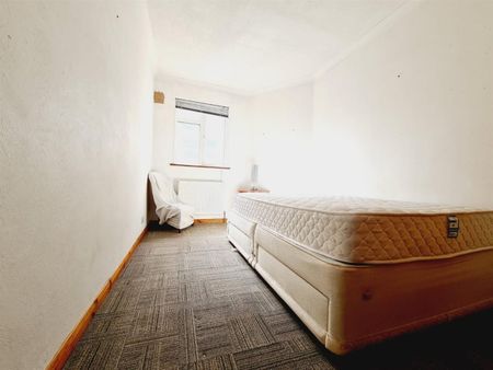 2 Bed Flat, The Vale, W3 - Photo 3