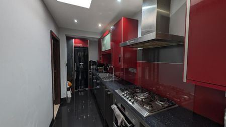 4 bedroom terraced house to rent - Photo 3