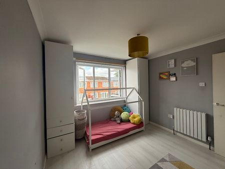 Property For Let - Simnel Close - Photo 3