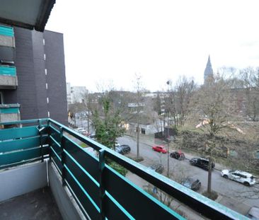 Große und moderne Wohnung mit Balkon! ++ - Foto 2