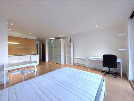 Studio to rent - Photo 3