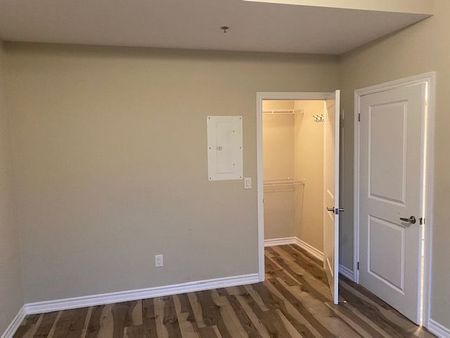 For Lease - 2490 Old Bronte Road Unit# 824, Oakville, Ontario - Photo 3