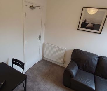 A lovely 6 bed shared house, close to town centre and train station... - Photo 2