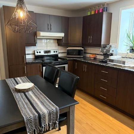 3 1/2 tout inclus à 5 min du CHUS - Photo 3