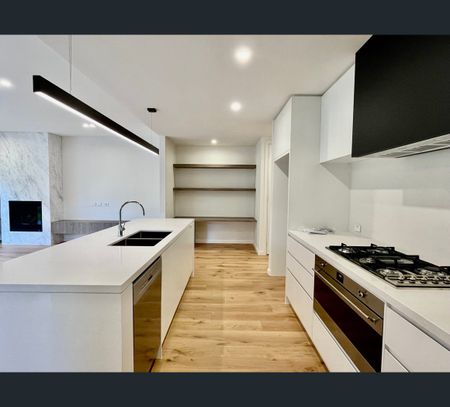 4B2B Bluestone Avenue, Burwood East, Vic 3151 - Photo 2