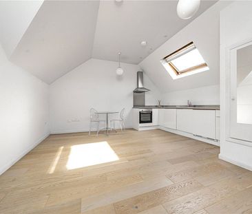 Victor Road, Teddington, TW11 - Photo 2