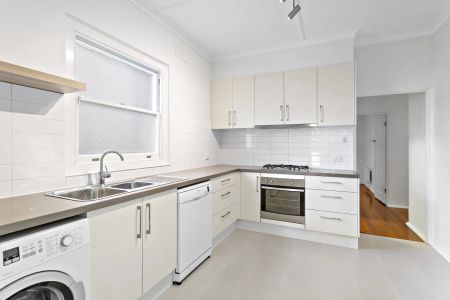 Classic Art Deco Charm in Richmond Hill - 6 Month Lease Preferred - Photo 5