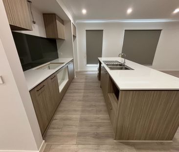 Gorgeous Family Living for Rent! - Photo 2