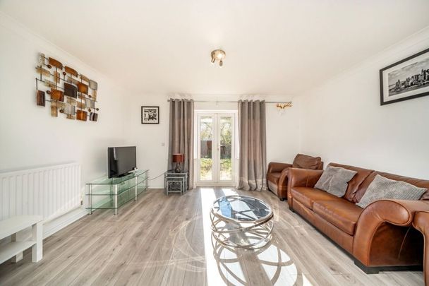Garvary Road, E16, London - Photo 1