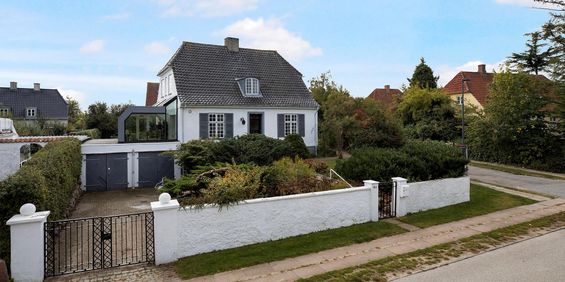 Smuk palæejendom direkte ved Emdrup Sø - Photo 3