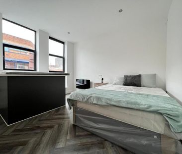 1 bedroom in a flat share to rent - Photo 2